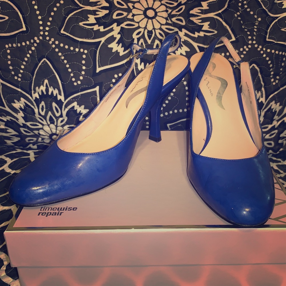 Vintage Nina Leather Blue Pumps